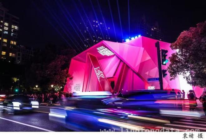 探秘2025秋冬上海时装周：百场首秀千展背后的时尚密码，2025秋冬上海时装周：开启时尚“首”秀盛宴