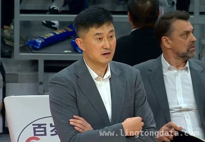 徐昕爆发逆转战局，杜锋该多给机会？