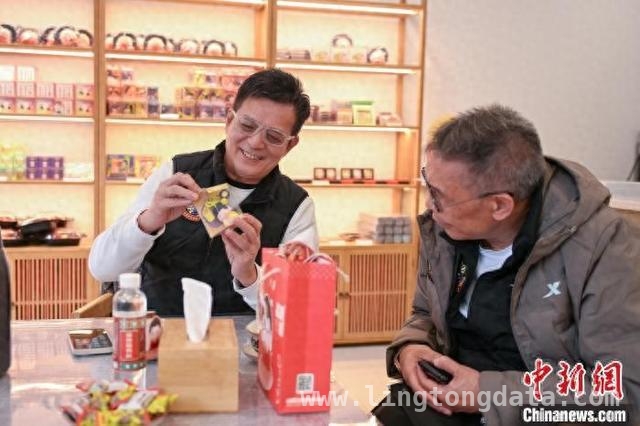 3月15日，香港演艺界与球星齐聚乐山，乐山大佛景区热闹非凡