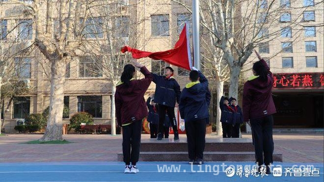 张保国现身济南燕山小学，点燃队员爱国热情