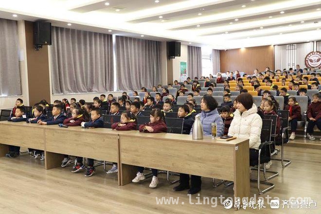 张保国现身济南燕山小学，点燃队员爱国热情