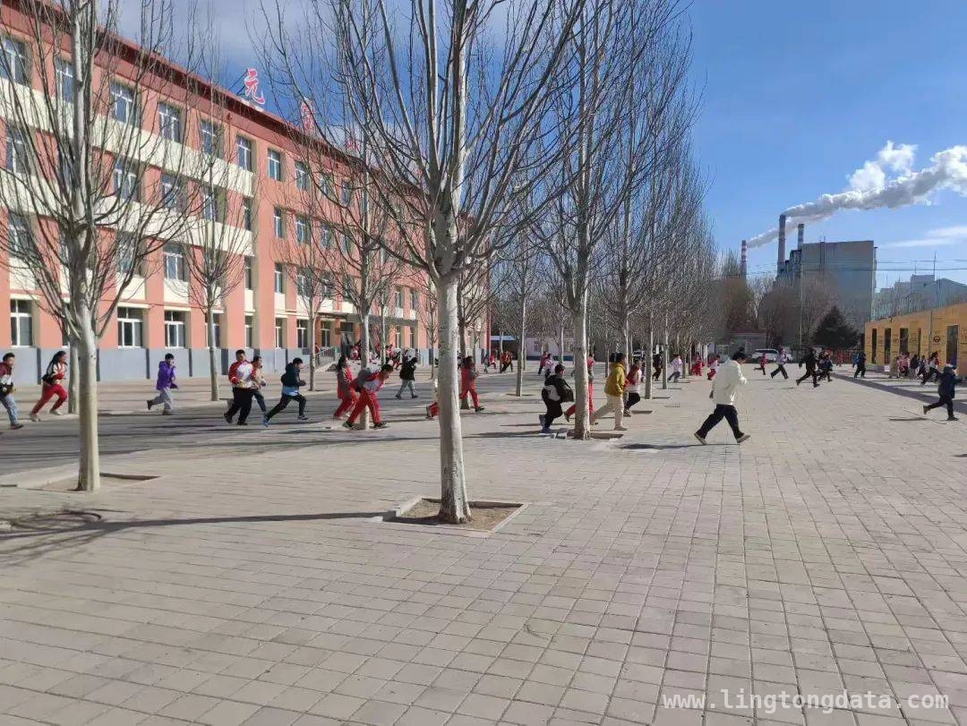 元宝山小学：多举措筑牢师生安全与法治防线 元宝山小学开展活动，为师生安全法治成长护航
