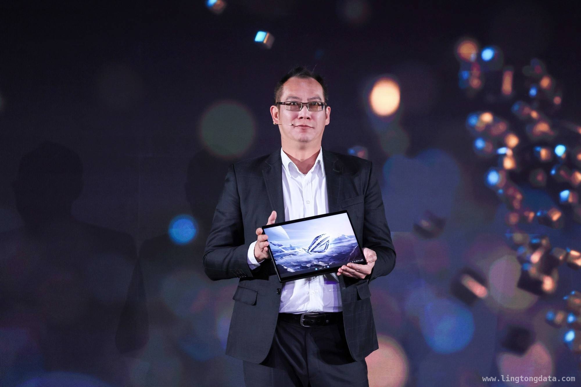 AMD峰会展示AI PC魅力，开启产业新征程 AMD峰会闪耀，AI PC行业再迎发展新浪潮