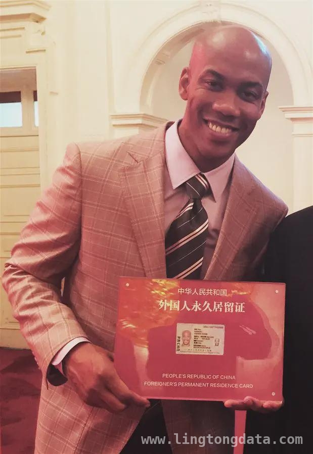 马布里恋情修成正果，篮球传奇情归何处？