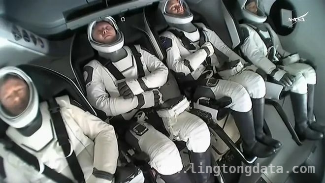286天星际“漂泊”，宇航员成功着陆佛罗里达 太空滞留286天，宇航员平安重返地球家园