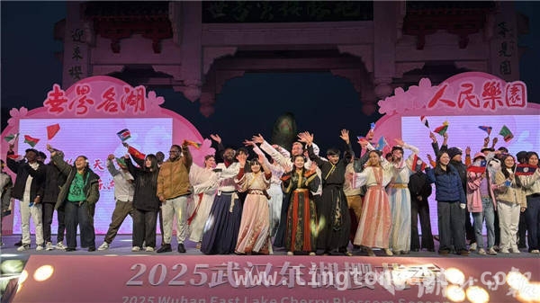 樱花浪漫，武汉入境游迎来“春天”！，240小时免签助力，武汉樱花季吸引全球目光！