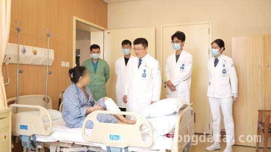 从“换膝”到“保膝”：青大附院为膝关节患者带来新希望