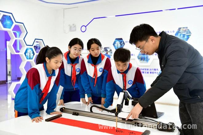 校园减负背后：隐性考核仍困扰教师，校园减负进行时，清理隐性考核刻不容缓