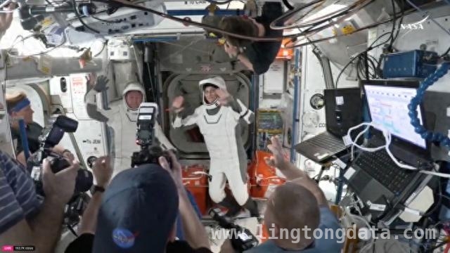 美国宇航员脱困，马斯克成赢家？NASA面临利益冲突隐忧