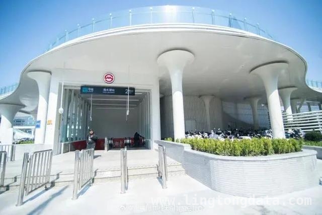 外交部力荐，上海滴水湖地铁站邀全球游客共赏美景，海外社交平台爆火！上海滴水湖地铁站凭啥被力推？