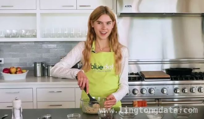 揭秘！加拿大新总理夫人的传奇人生，加拿大新总理夫人及女儿的别样风采