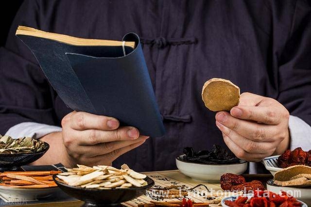5. 滑膜炎患者福音！中医治疗方法全解析 3. 滑膜炎难治？中医多招让你重获健康