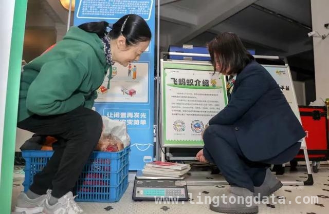 旧衣旧书有去处，邮政公益助力环保 邮政携手环保，让旧衣物旧书籍重焕生机