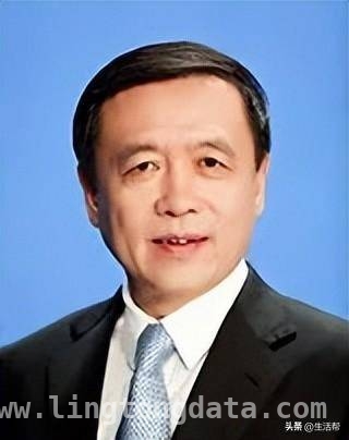2. 中国作协十届五次全委会：人事变动引关注，张宏森接棒主席