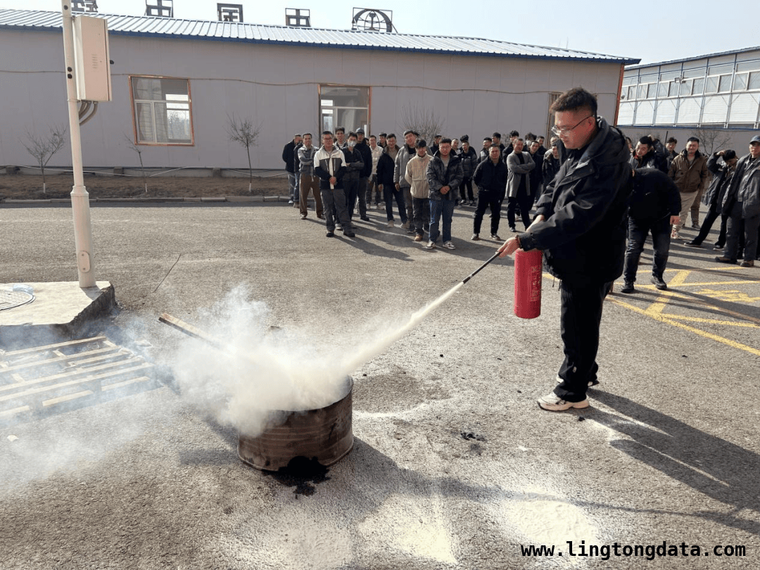 地铁火灾应急演练：验证预案可行，守护市民安全，地铁1号线火灾应急演练：提升应急能力，保障市民出行