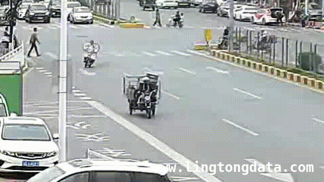 安全骑行电动自行车，从戴好头盔遵守规则开始