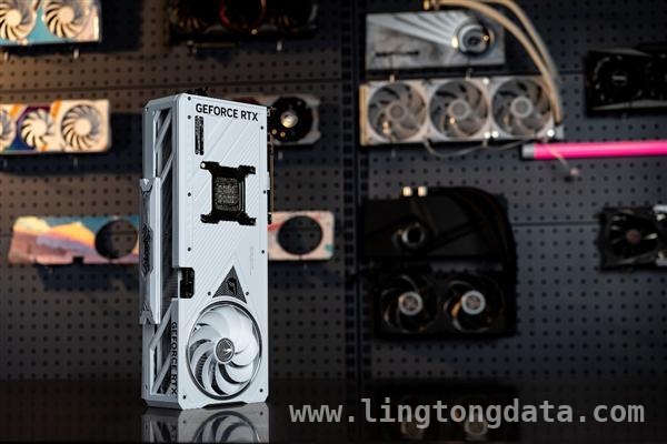 解锁七彩虹iGame RTX 5090D Vulcan W OC圣洁白版的魅力