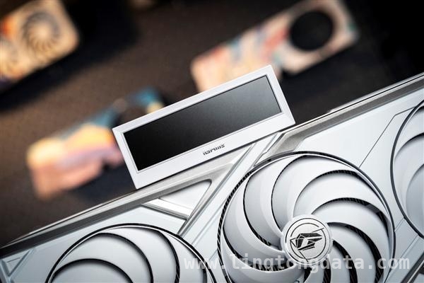 解锁七彩虹iGame RTX 5090D Vulcan W OC圣洁白版的魅力