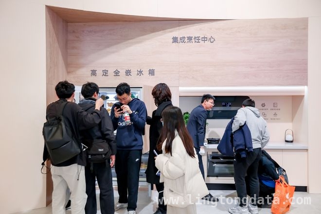 AWE2025上的长虹：AI产品治愈生活，跨界联动彰显文化自信，探秘长虹AWE2025：科技赋能，文化跨界共筑智能未来