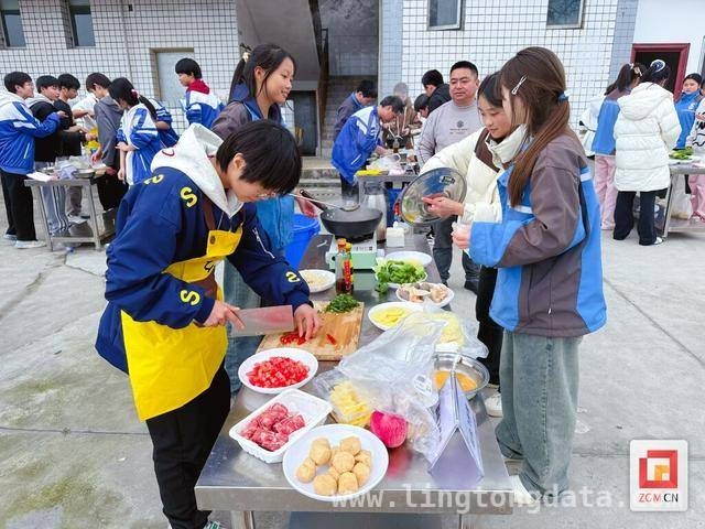 自贡大安区三多寨中学“乡间小厨”美食节，开启劳动实践新风尚