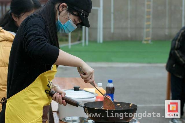 自贡大安区三多寨中学“乡间小厨”美食节，开启劳动实践新风尚