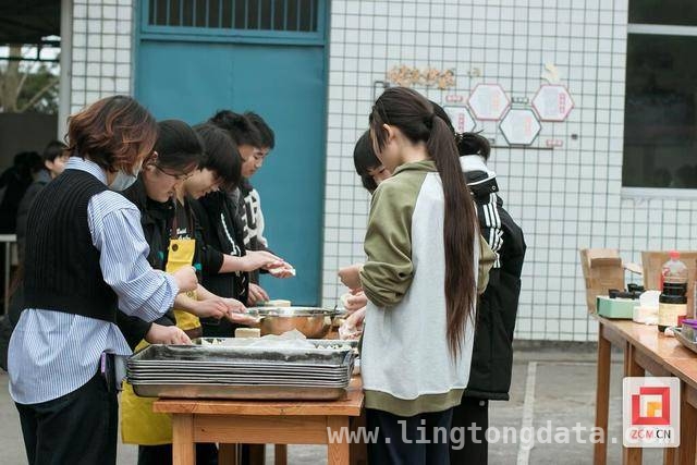 自贡大安区三多寨中学“乡间小厨”美食节，开启劳动实践新风尚