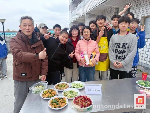 自贡大安区三多寨中学“乡间小厨”美食节，开启劳动实践新风尚