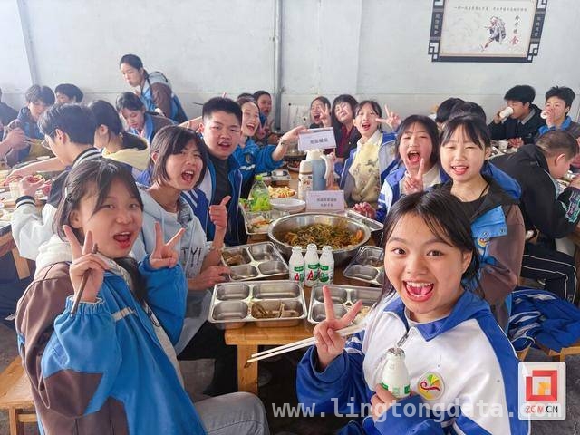 自贡大安区三多寨中学“乡间小厨”美食节，开启劳动实践新风尚