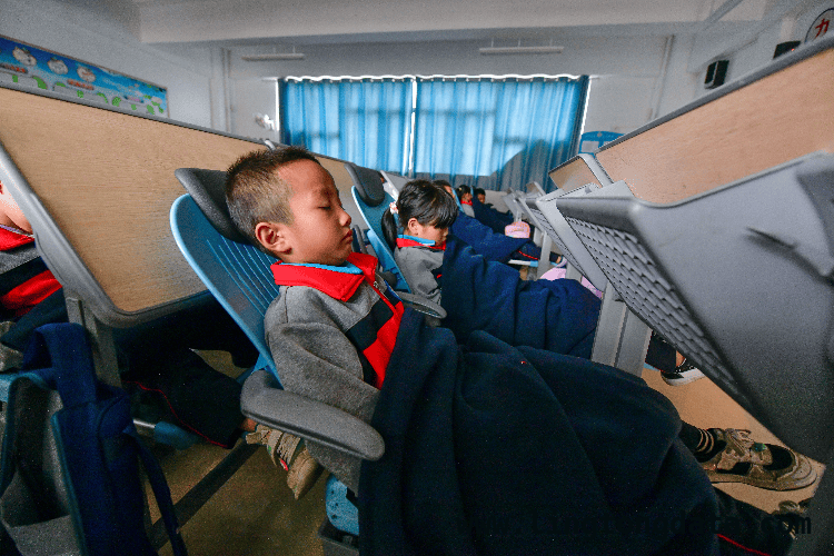 “世界睡眠日”反思：中小学生与高校教师的睡眠现状堪忧，“世界睡眠日”：中小学生与高校教师的睡眠困境待解