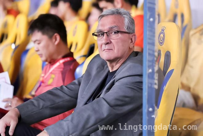 客场0-1沙特，国足长期集训为何成效不佳？，10人国足0-1沙特，定位球防守差到令人咋舌！