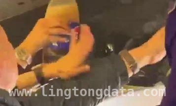 香港航空HX115航班空中起火，乘客惊险逃生记，惊魂一刻！香港航空航班行李架起火，乘客齐心灭火