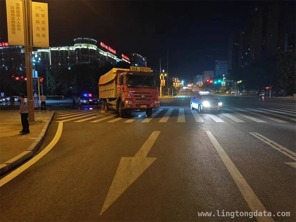 1. 惨烈车祸！重型货车与电动自行车碰撞致三人死亡