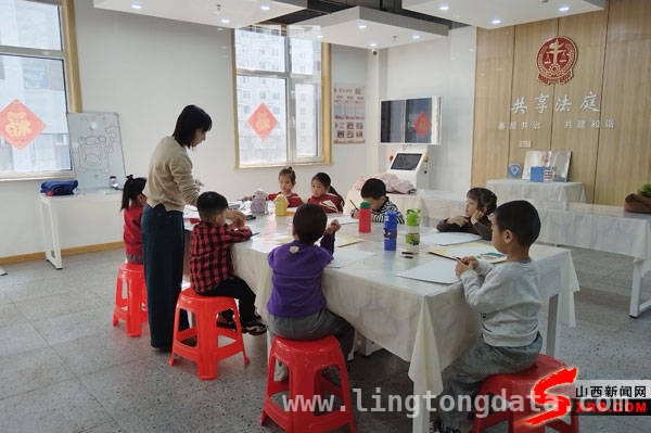 家门口的公益课堂，为玉园南社区孩子开启艺术之门，玉园南社区公益课堂：让孩子在艺术中快乐成长