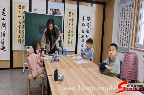 家门口的公益课堂，为玉园南社区孩子开启艺术之门，玉园南社区公益课堂：让孩子在艺术中快乐成长