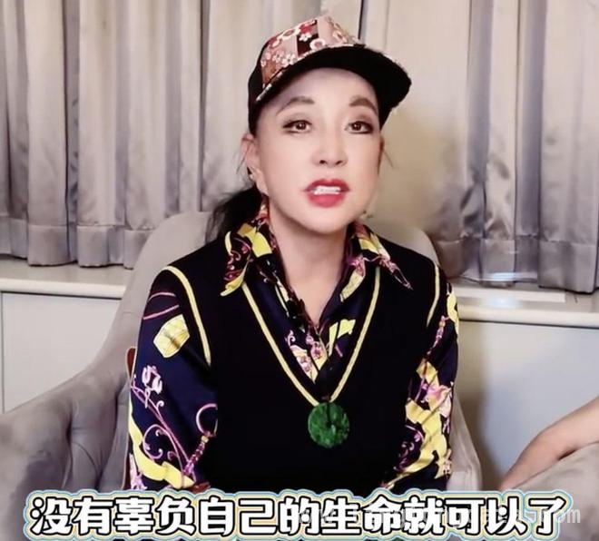 私密视频曝光后刘晓庆再露面，传递积极人生观，刘晓庆私密视频风波后现身，畅谈豁达人生