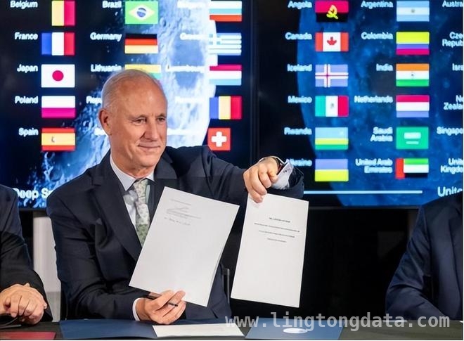 嫦娥六号成功，美国急于追赶却状况百出，中国航天崛起，美国重返月球梦难圆？