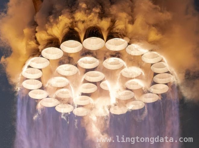 嫦娥六号成功，美国急于追赶却状况百出，中国航天崛起，美国重返月球梦难圆？