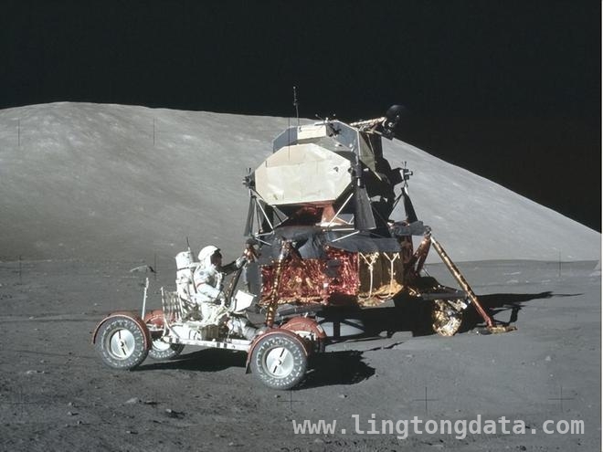 嫦娥六号成功，美国急于追赶却状况百出，中国航天崛起，美国重返月球梦难圆？