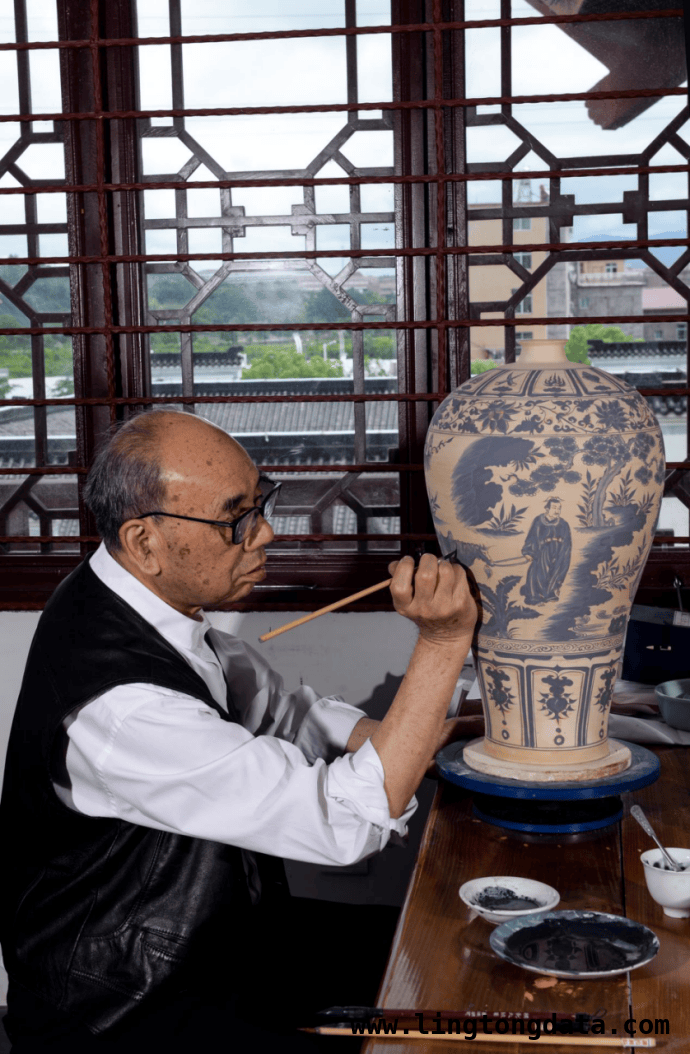 黄云鹏：在瓷与电商的碰撞中，续写陶瓷艺术的辉煌篇章 从碎瓷片研究到电商跨界，黄云鹏为陶瓷文化注入新活力