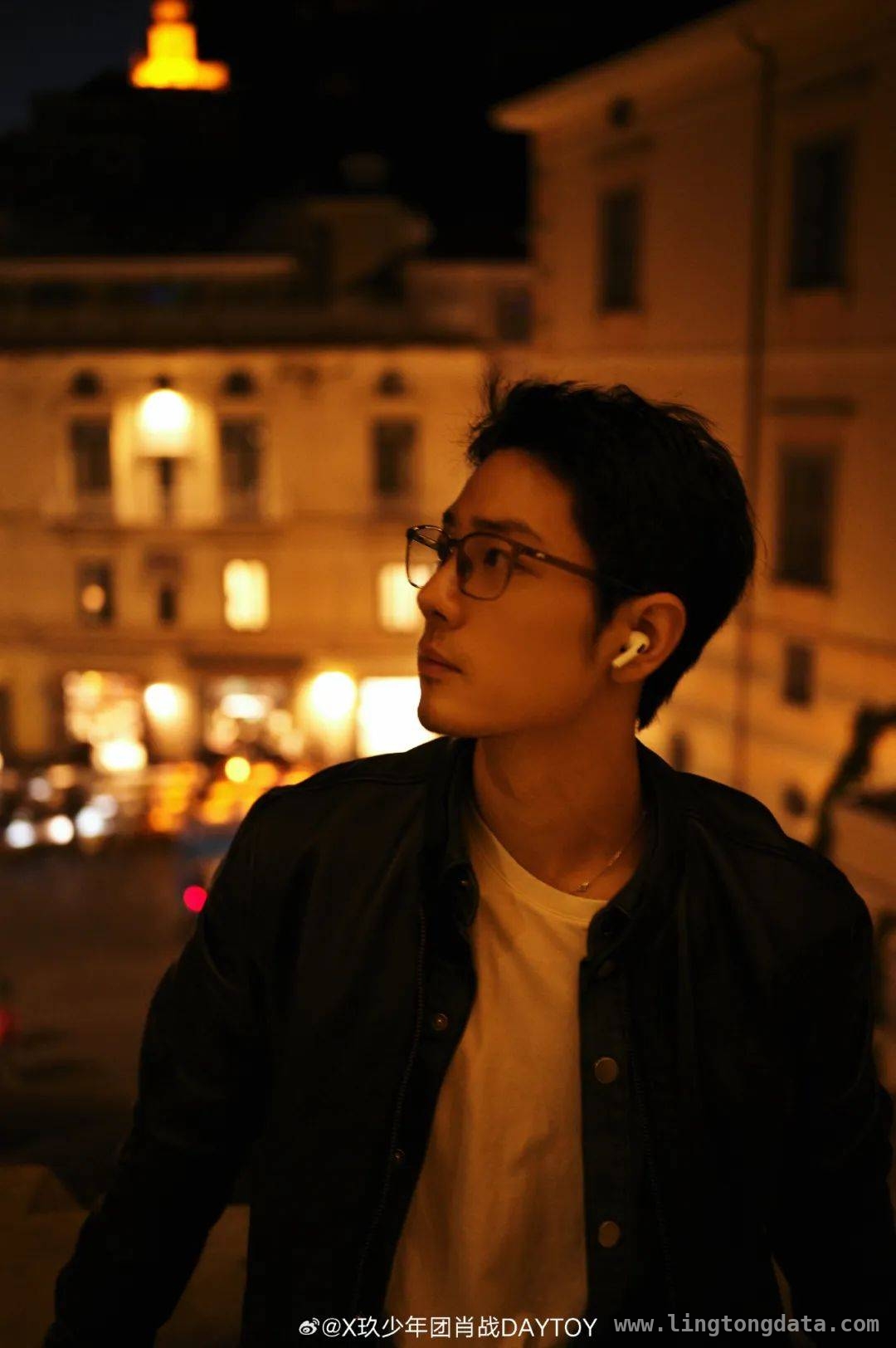 肖战辟谣#30多岁男顶流真爱在身边# ，告黑胜诉彰显维权决心 肖战回应“30多岁男顶流真爱传闻”，多次辟谣恋情引关注