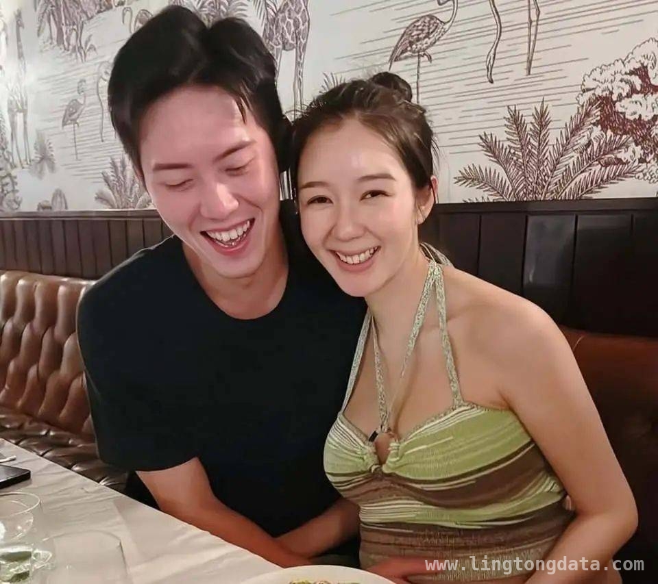 麦明诗平安产子，身材管理依旧在线，宝宝性别悬念重重，麦明诗升级当妈，宝宝性别成谜引全城竞猜！