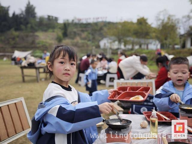 春日远足：自贡师生共赴自然之约，自贡师生春日行动，拥抱乡村自然之美