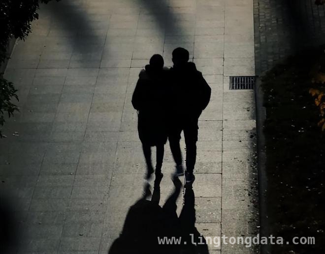 从甜蜜婚姻到破碎残局：护士出轨引发的风波 护士出轨后狮子大开口，丈夫曝光引轩然大波
