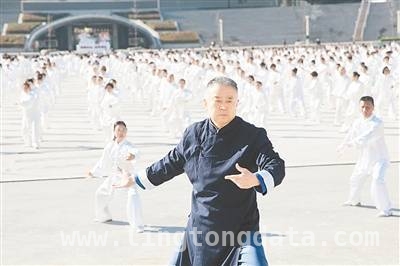 老少同场秀太极，焦作庆祝首个“亚洲太极拳日”，首个“亚洲太极拳日”，焦作掀起太极热潮