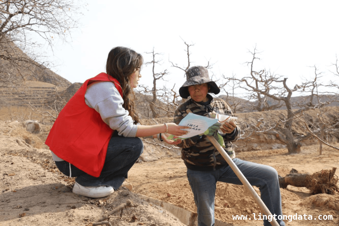 高校师生春分植树，让文明新风在乡村落地生根 “双课堂”活动绘就兰州乡村生态文明新画卷