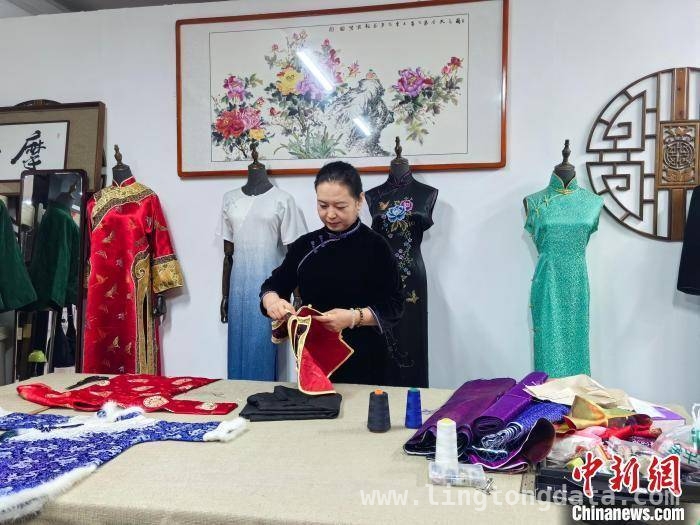 吉林满族旗袍魅力出圈，传统与科技碰撞出东方新韵