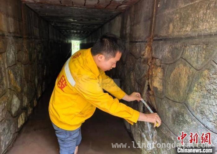 益湛线濑窝隧道：一场细致入微的安全大检查，桂林工务段职工：在隧道中守护交通命脉
