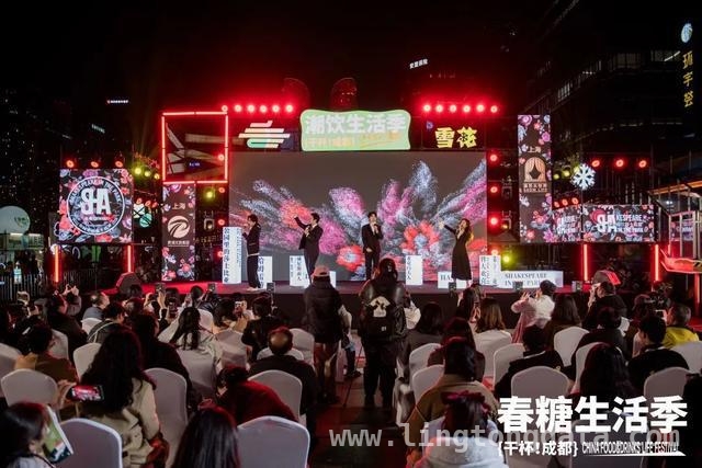 “公园里的莎士比亚”跨区域实践，为成都夜生活添彩，春糖季邂逅莎翁，成都交子广场开启别样艺术之旅