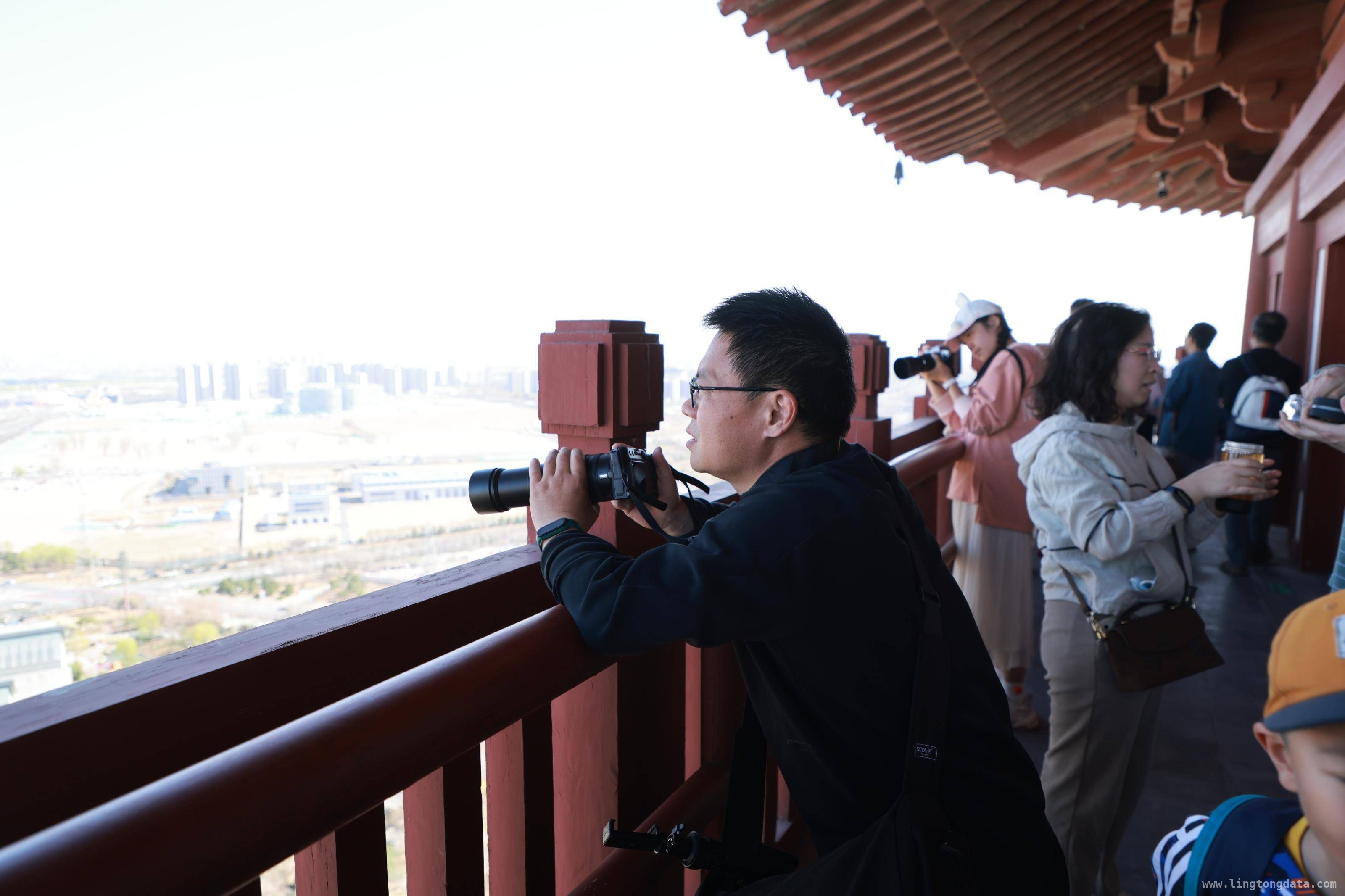 北京园博园第三届国潮嘉年华开启，永定塔开放带来春日文化盛宴