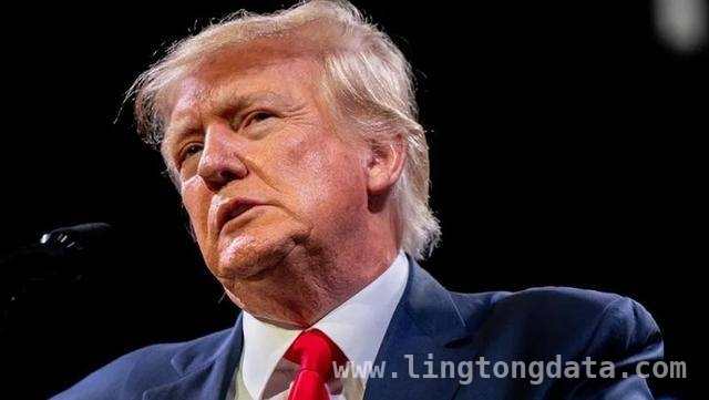 特朗普撤销哈里斯等安全许可，美政坛风云再变 美国政坛波澜：特朗普撤销多人机密访问权限